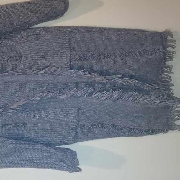 Chunky Cable Knit Long Sweater - Picture 4 of 10